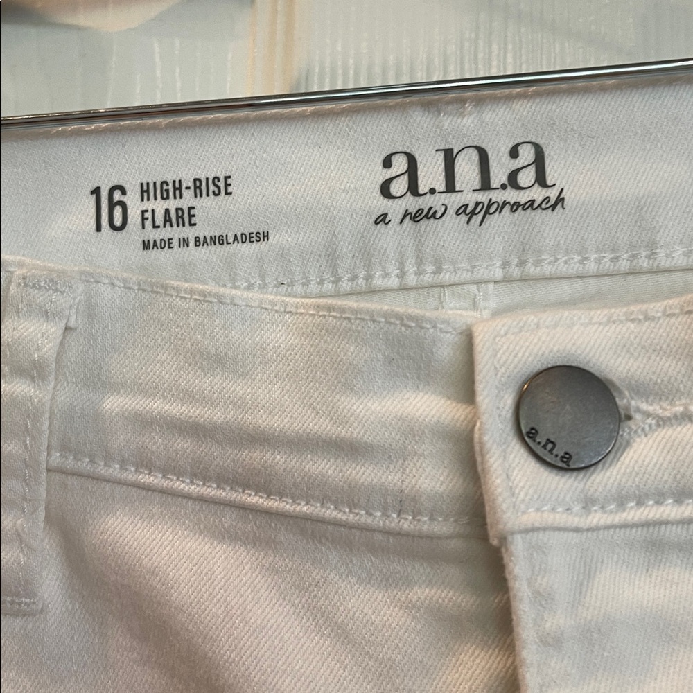a.n.a High-Rise Flare White Jeans 16 Tall 31” Inseam pockets front and back - Picture 4 of 15